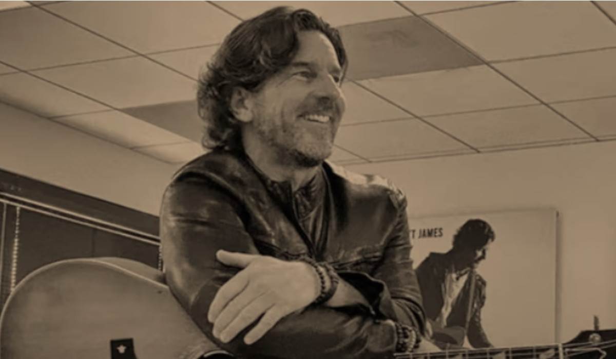  Slavni muzičar poginuo u avionskoj nesreći: Letjelica se srušila u blizini škole, isplivali snimci 