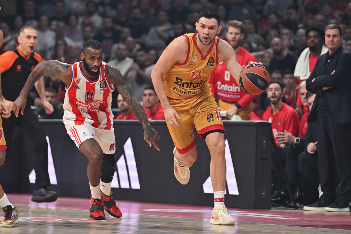  Kostas Papanikolau zaokupio pažnj djece čiju je majku udarilo auto 