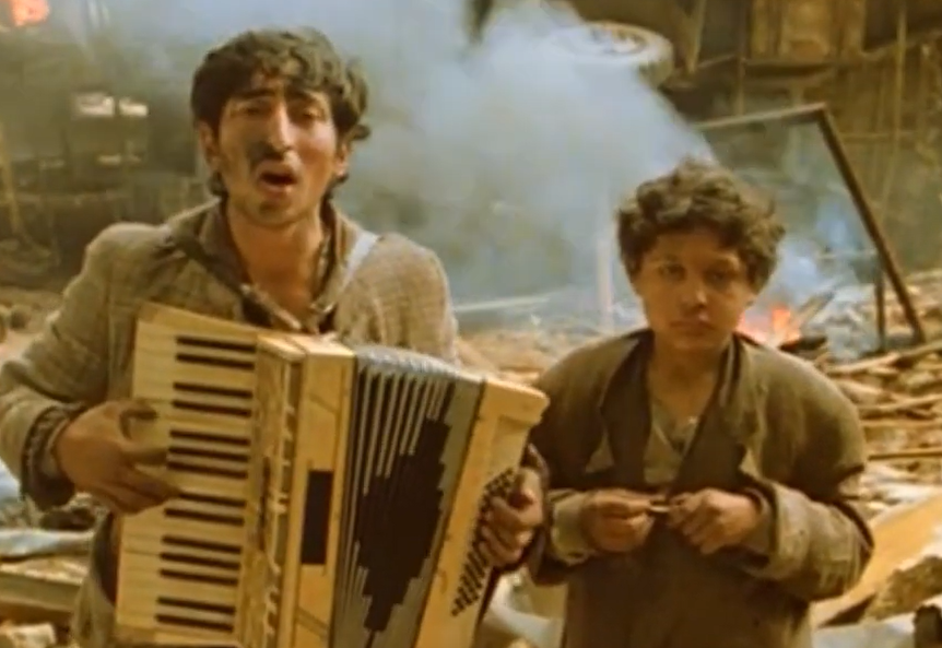  Dečak koji svira u filmu Ko to tamo peva radi kao vozač GSP-a 