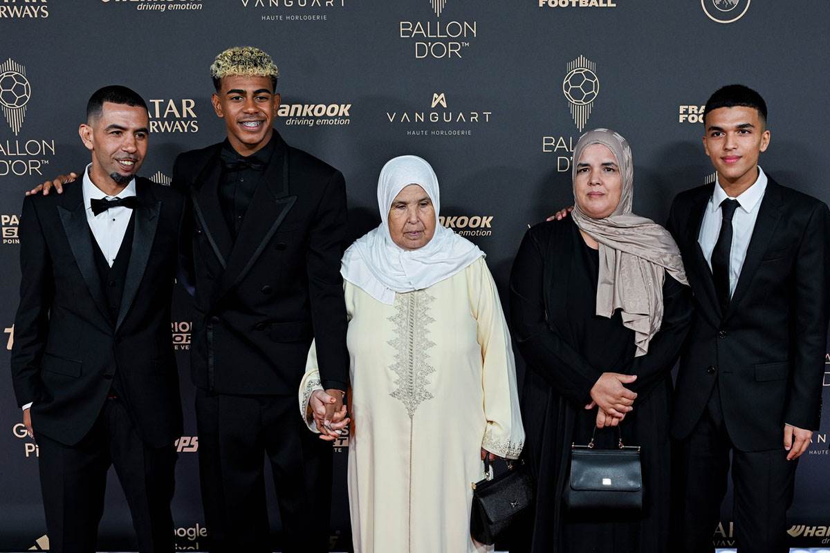  Lamine Yamal na dodjeli Ballon d’Or sa porodicom 