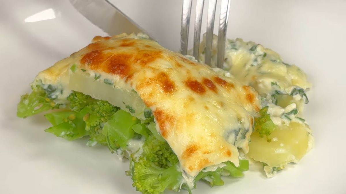  Zapečeni krompir sa brokolijem u bešamel sosu 