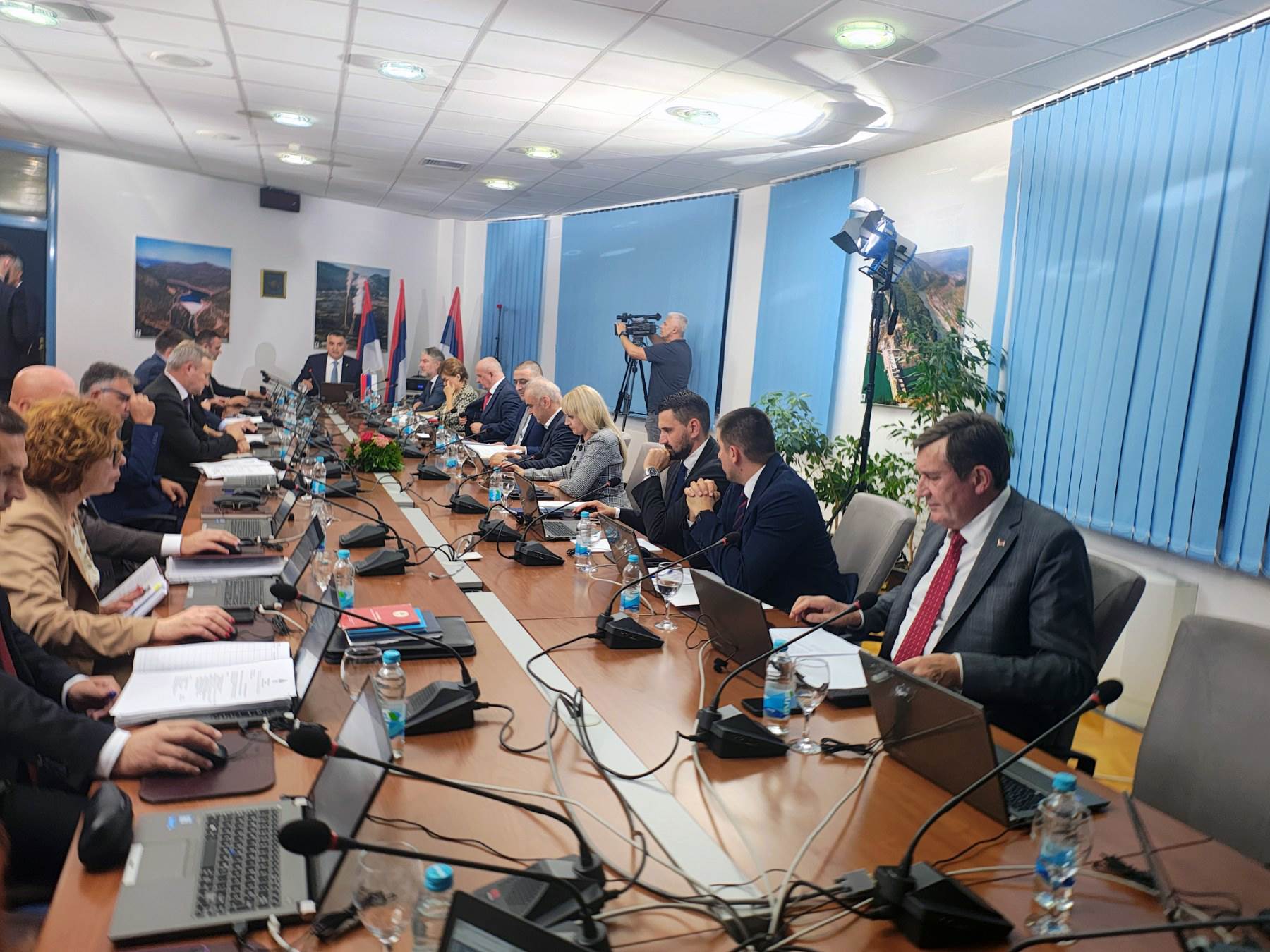  Vlade RS zasjedala u Trebinju: Ljubinje dobija hotel za razvoj turizma, Bileća vrtić i opremu za Dom zdravlja 