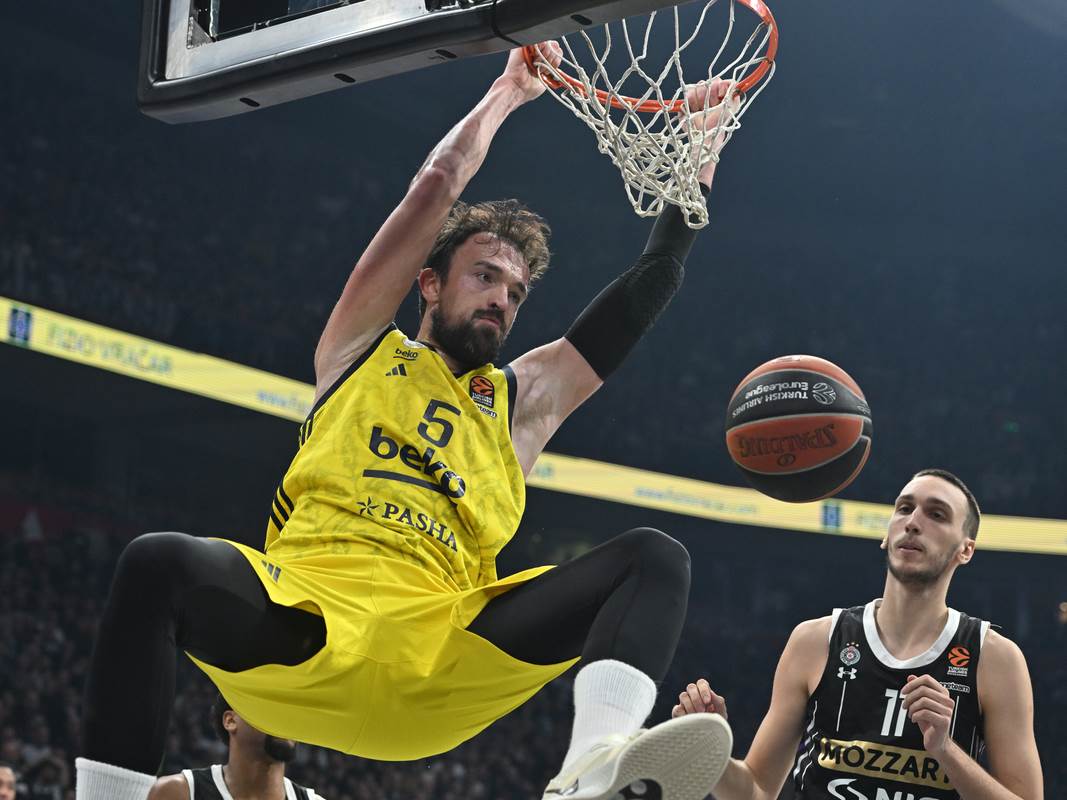  Turski košarkaš Sertač Šanli novi je centar Dubaija 