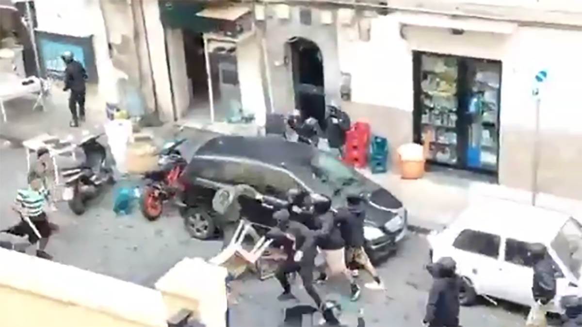  Sukob navijača Napolija i Sportinga 