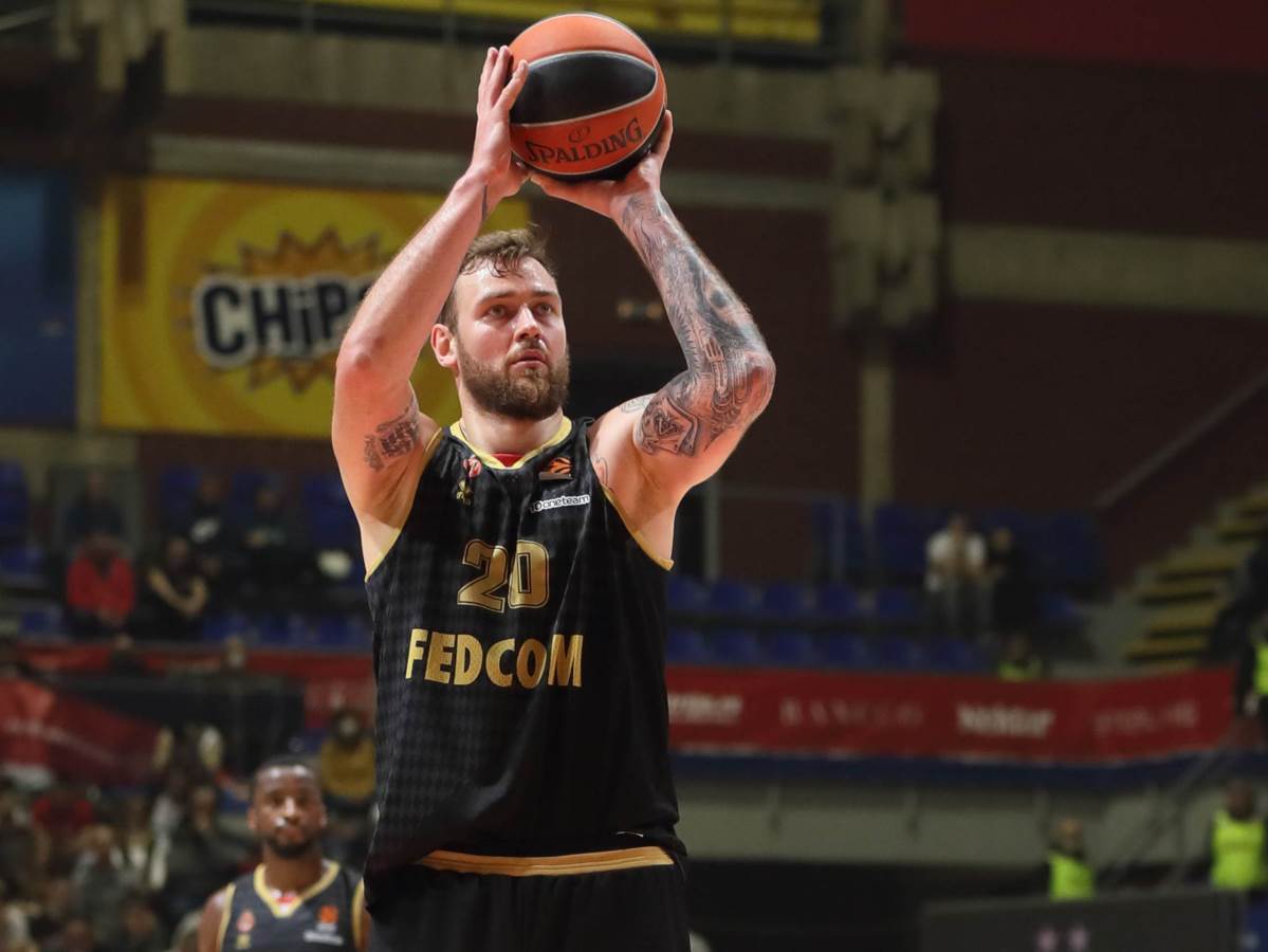  donatas motiejunas zvanicno u zvezdi  