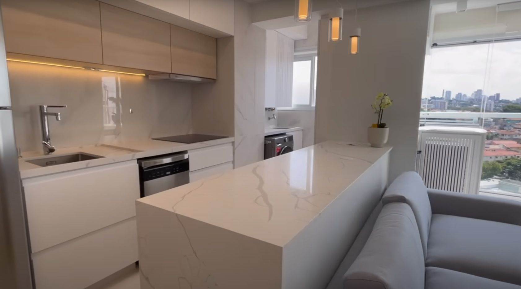  Mali stan od 43 kvadrata sa kuhinjom od mermera 