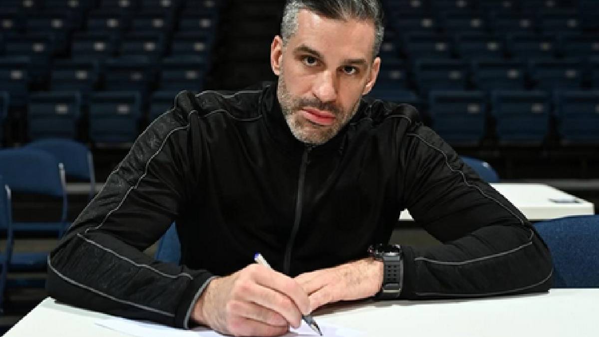  Miško Ražnatović objavio fotografiju Dušana Alimpijevića kako potpisuje ugovor 