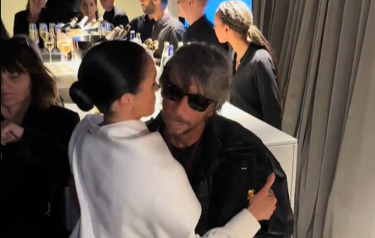  Megan Markl krenula da poljubi dizajnera u obraz, ali se izblamirala 