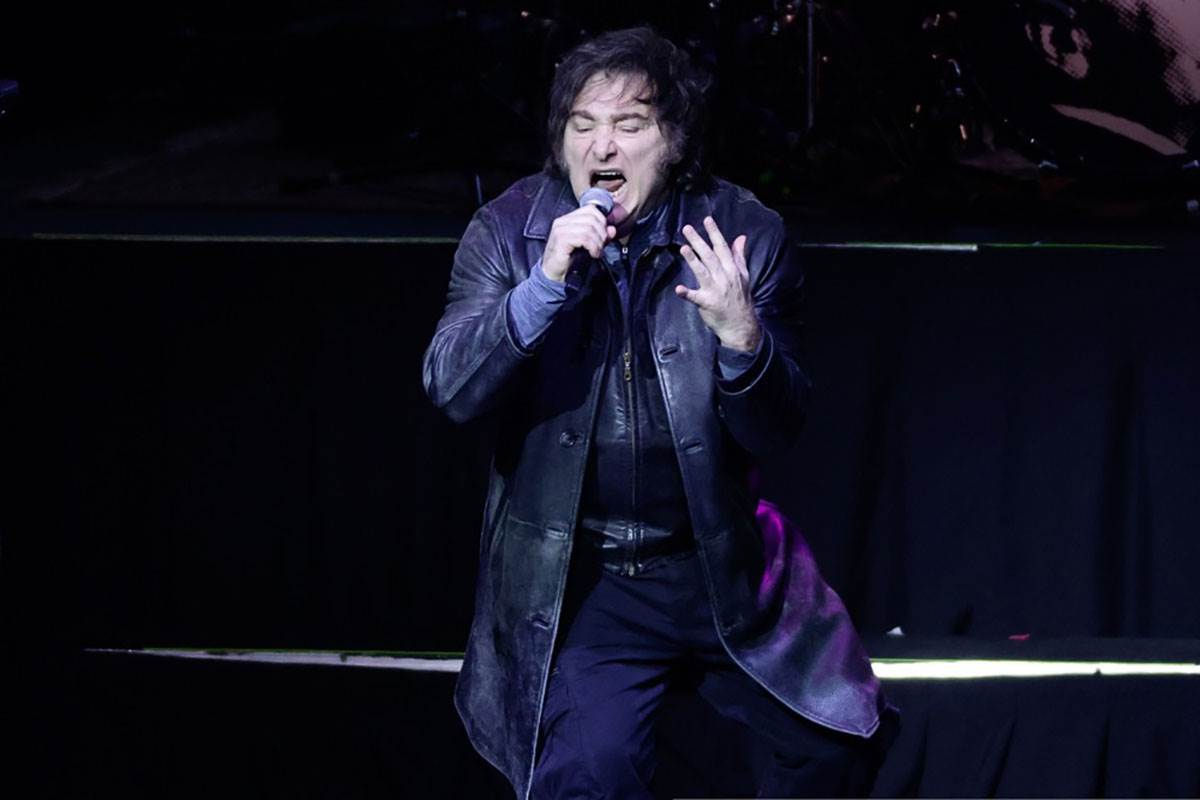  Argentinski predsjednik Havijer Milej održao rok koncert, na mrežama ga sprdaju 