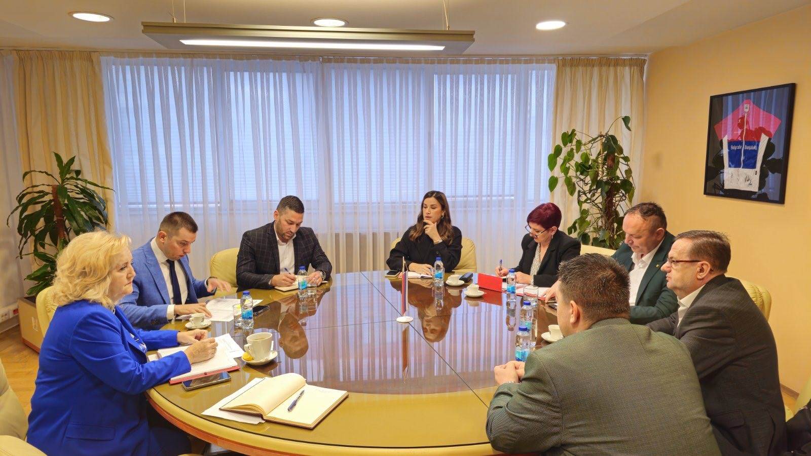  Nedjelja u trgovini – rad ili odmor? 