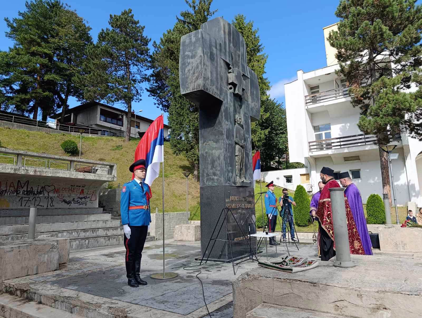  Mrkonjić Grad odao počast žrtvama: Služen pomen za 2.214 ubijenih Srbija u agresiji na zapadnokrajiške opštine 