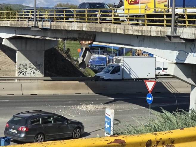  zatvoren nadvožnjak u Trnu 