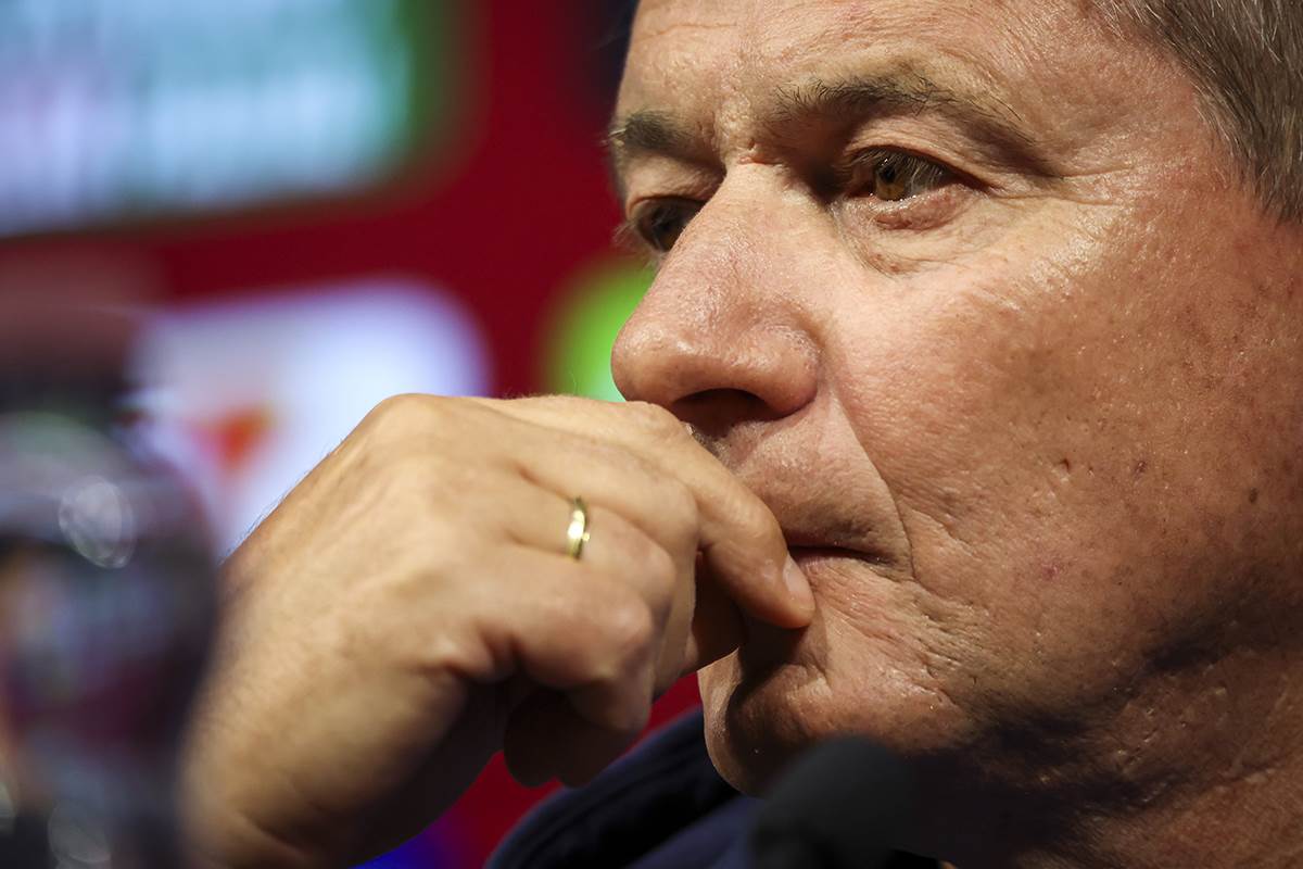  Miloš Milojević brani Dragana Stojkovića 