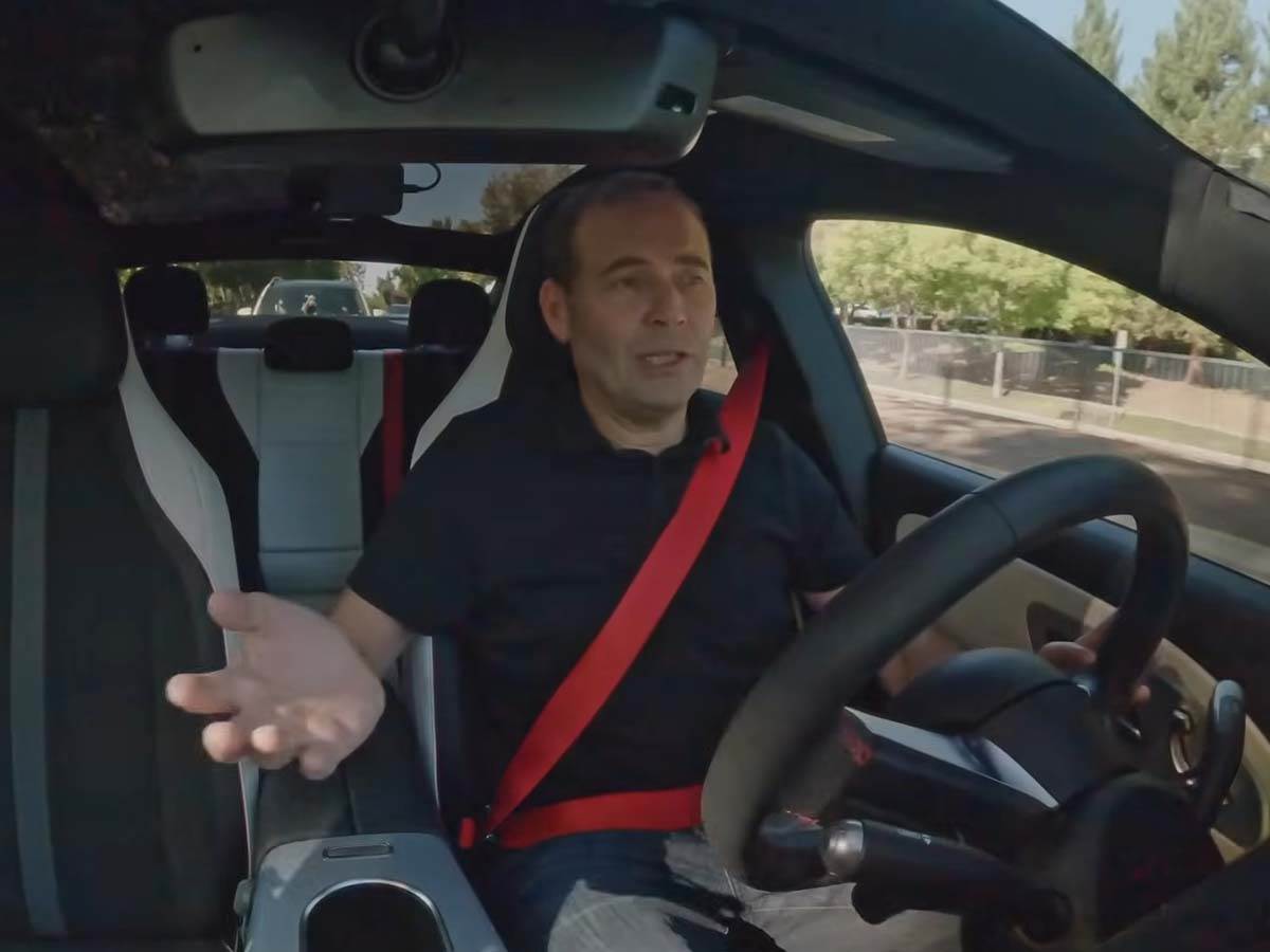  Mercedes uvodi Gemini asistenta za glasovne komande 