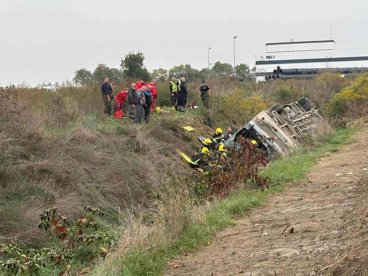  Jeziv prizor na mjestu gdje se prevrnuo autobus 