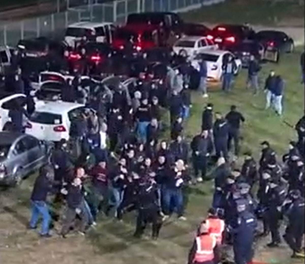  Navijači FK Sarajevo se potukli s policijom u Bijeljini VIDEO 