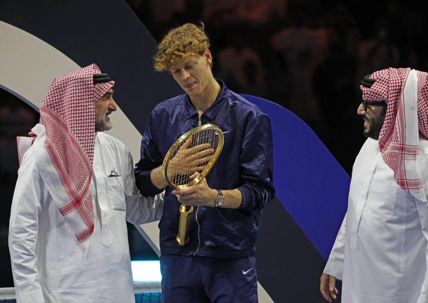  Siner dobio zlatni reket u Arabiji 