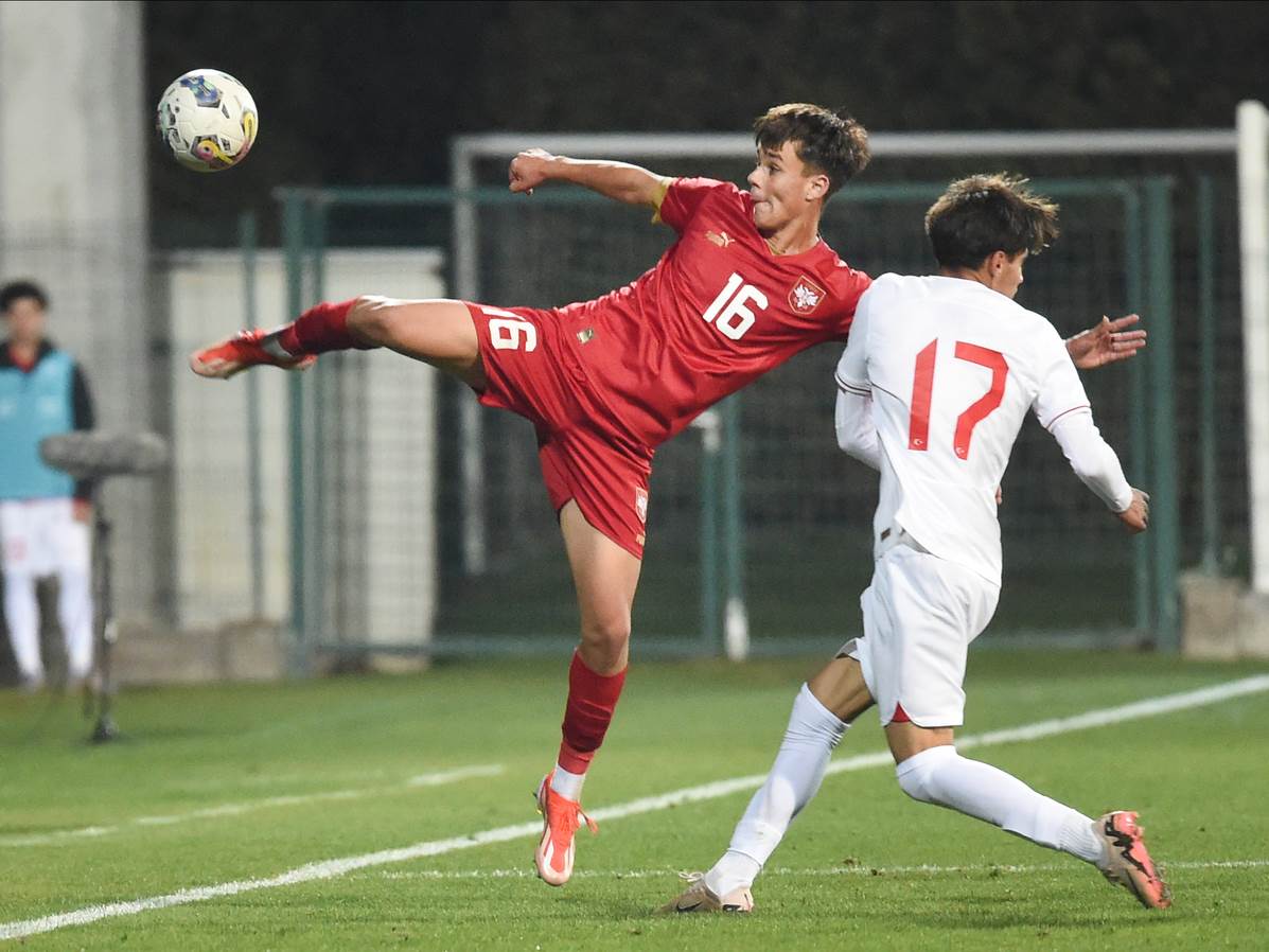  Mančester siti i Mančester junajted žele Vasilija Novičića koji igra za IMT 