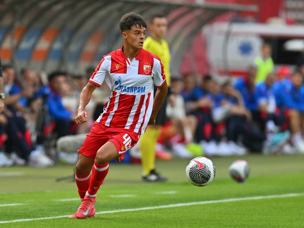  Luka Zarić u omladinskom timu Zvezde za Ligu šampiona 