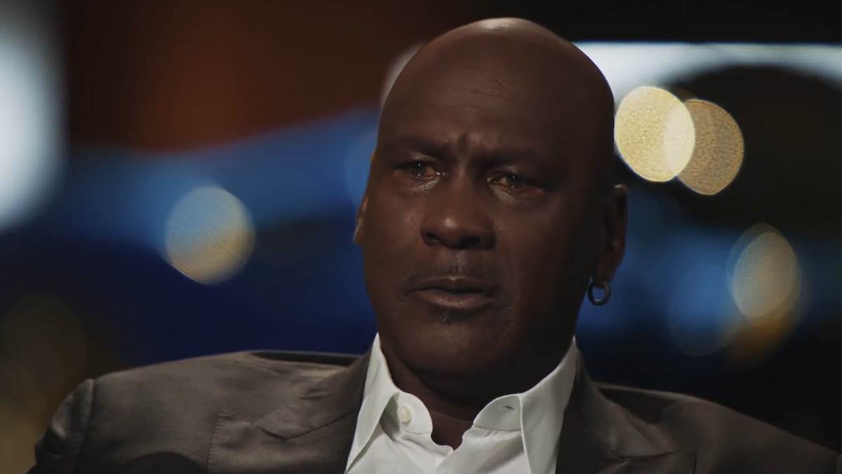  Majkl Džordan uzeo loptu u ruke nakon 30 godina  