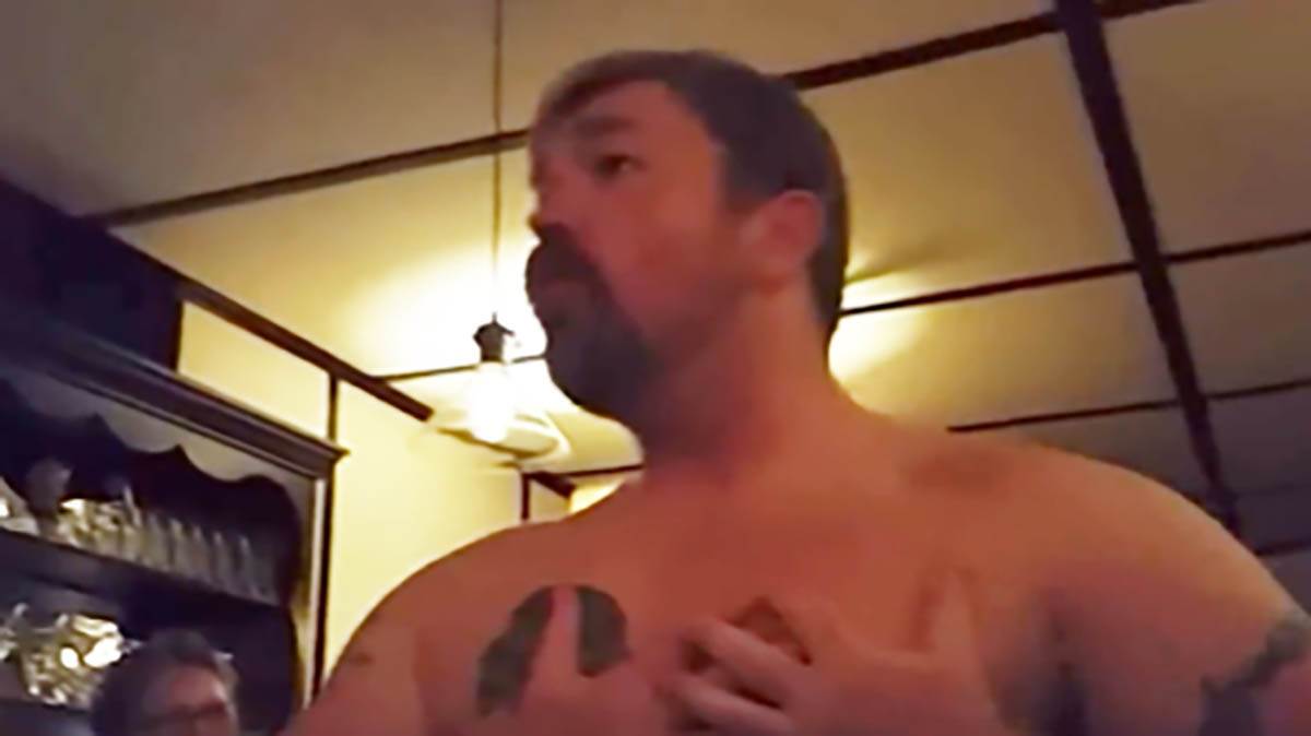  Kandidat za Senat izazvao skandal nacističkom tetovažom 