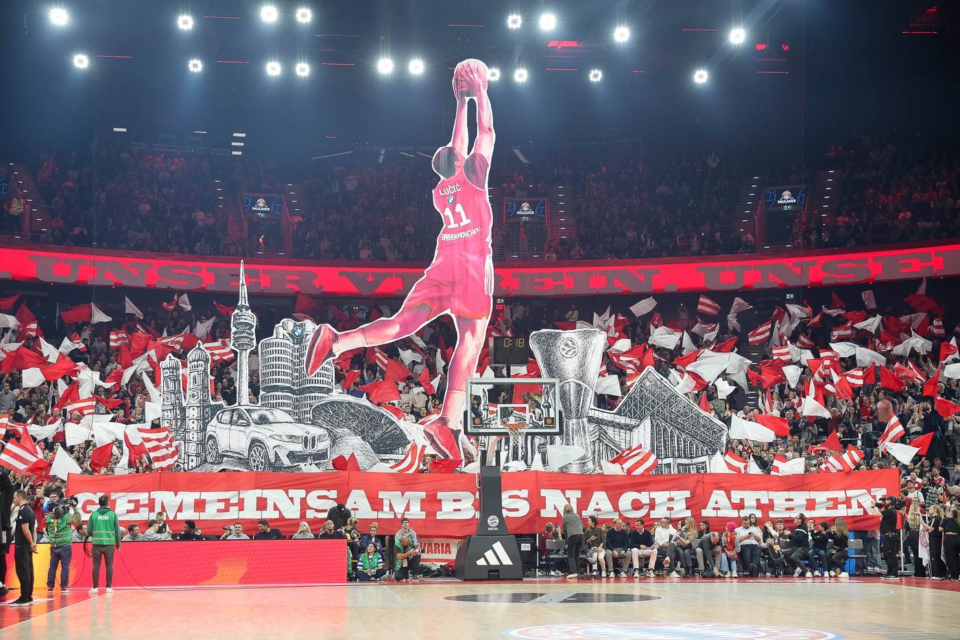  Navijači Bajerna odali priznanje Vladimiru Lučiću 