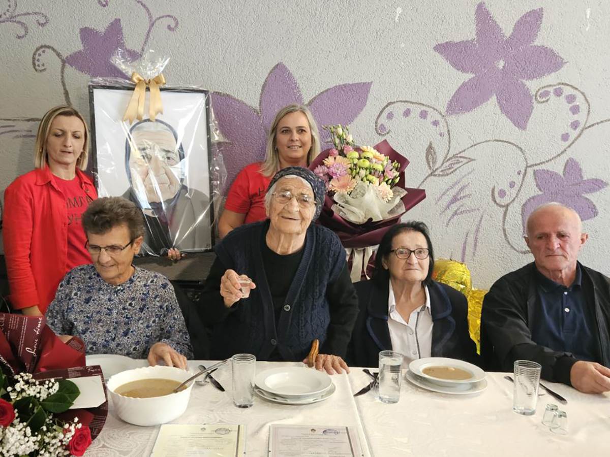  stana mitrić iz mrkonjića napunila 100 godina 