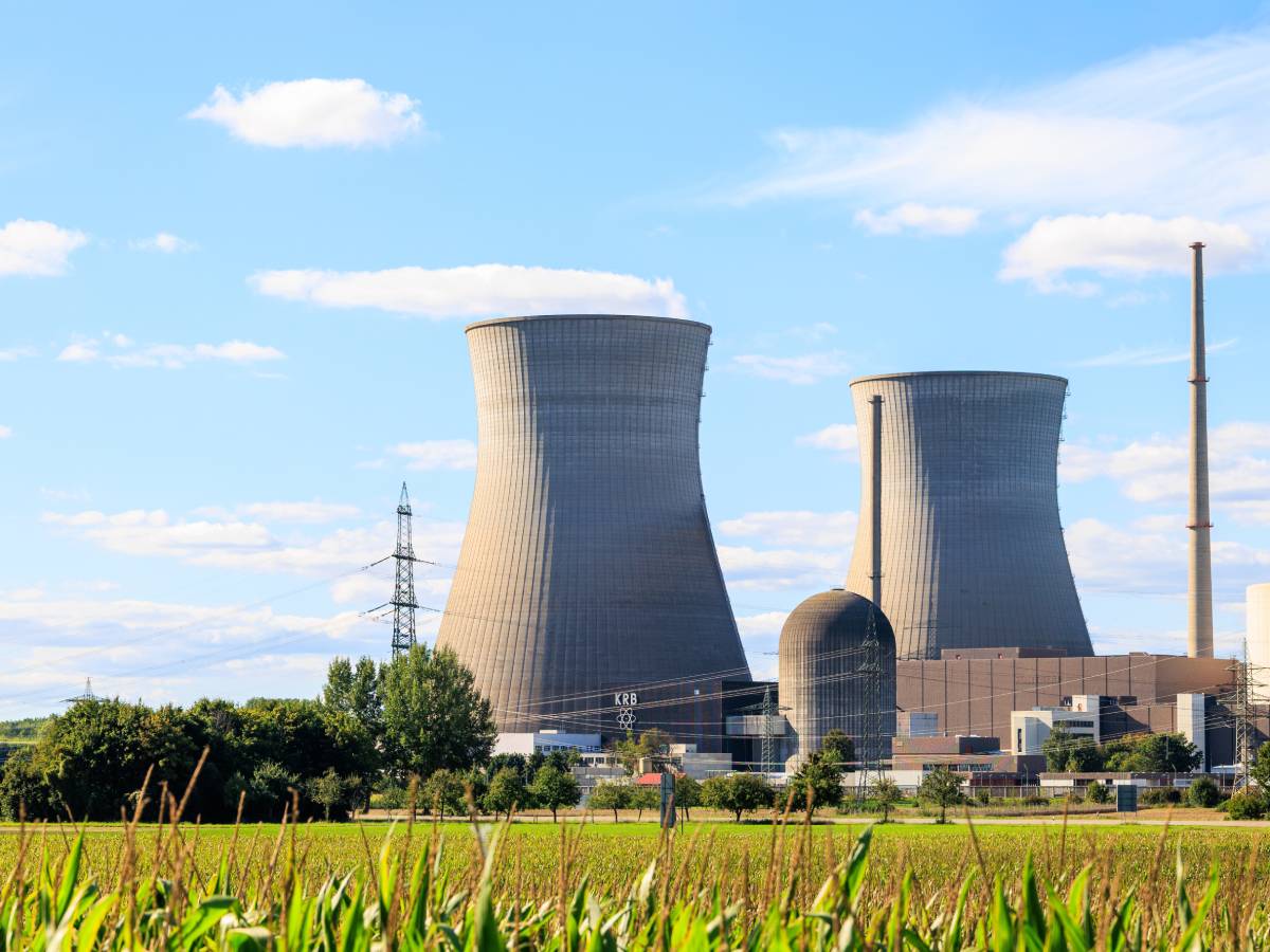  Za svega nekoliko sekundi srušene dve kule nuklearne elektrane u Njemačkoj 