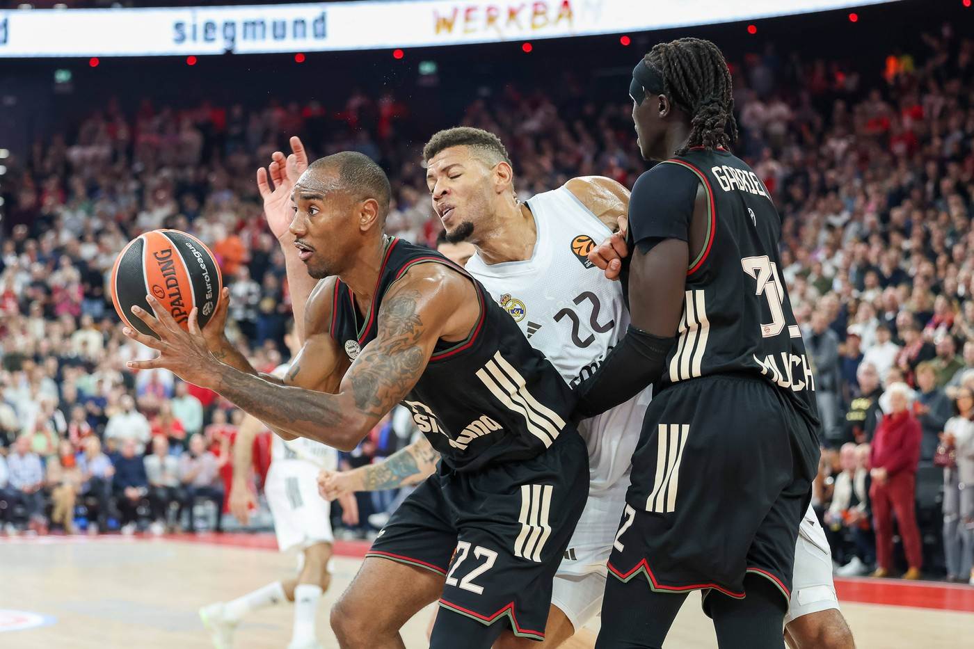  Ajzea Majk dao 29 poena Realu  