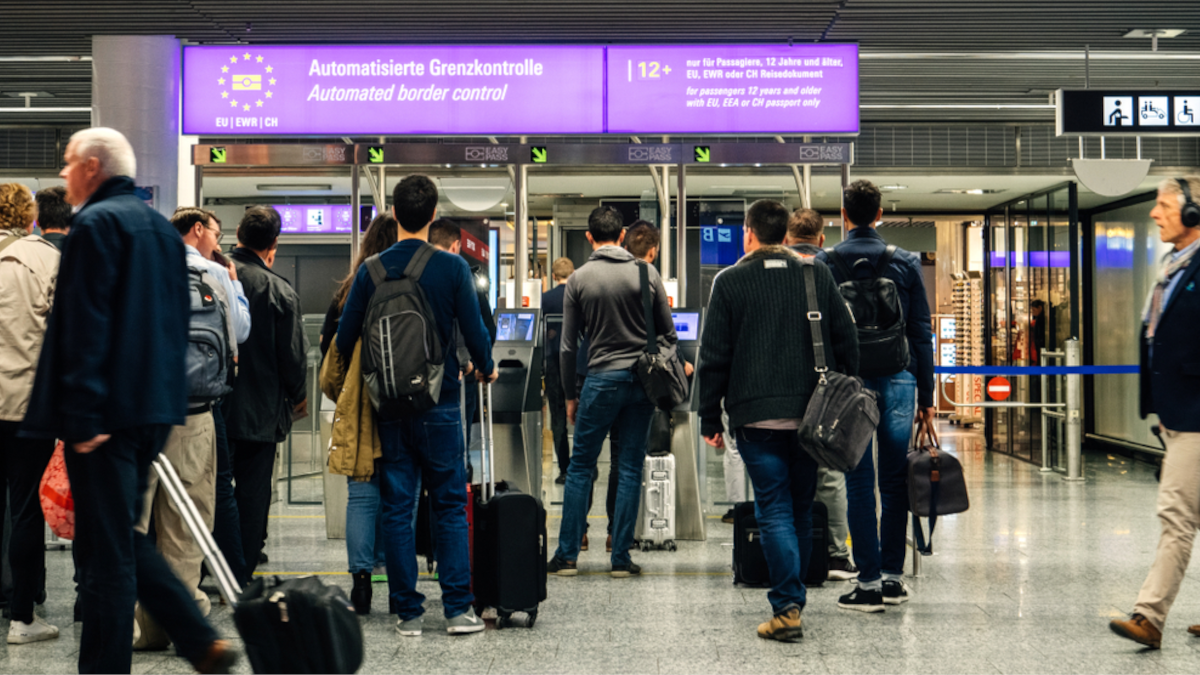  Zbog drona obustavljeni letovi na berlinskom aerodromu 