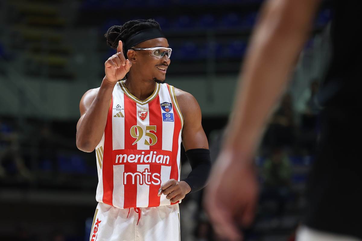  Navijač Crvene zvezde se moli za ozdravljenje košarkaša 