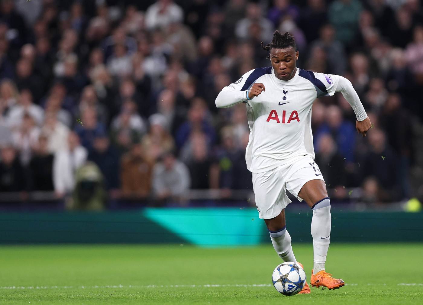  agent prijetio destiniju udogiu pištoljem 