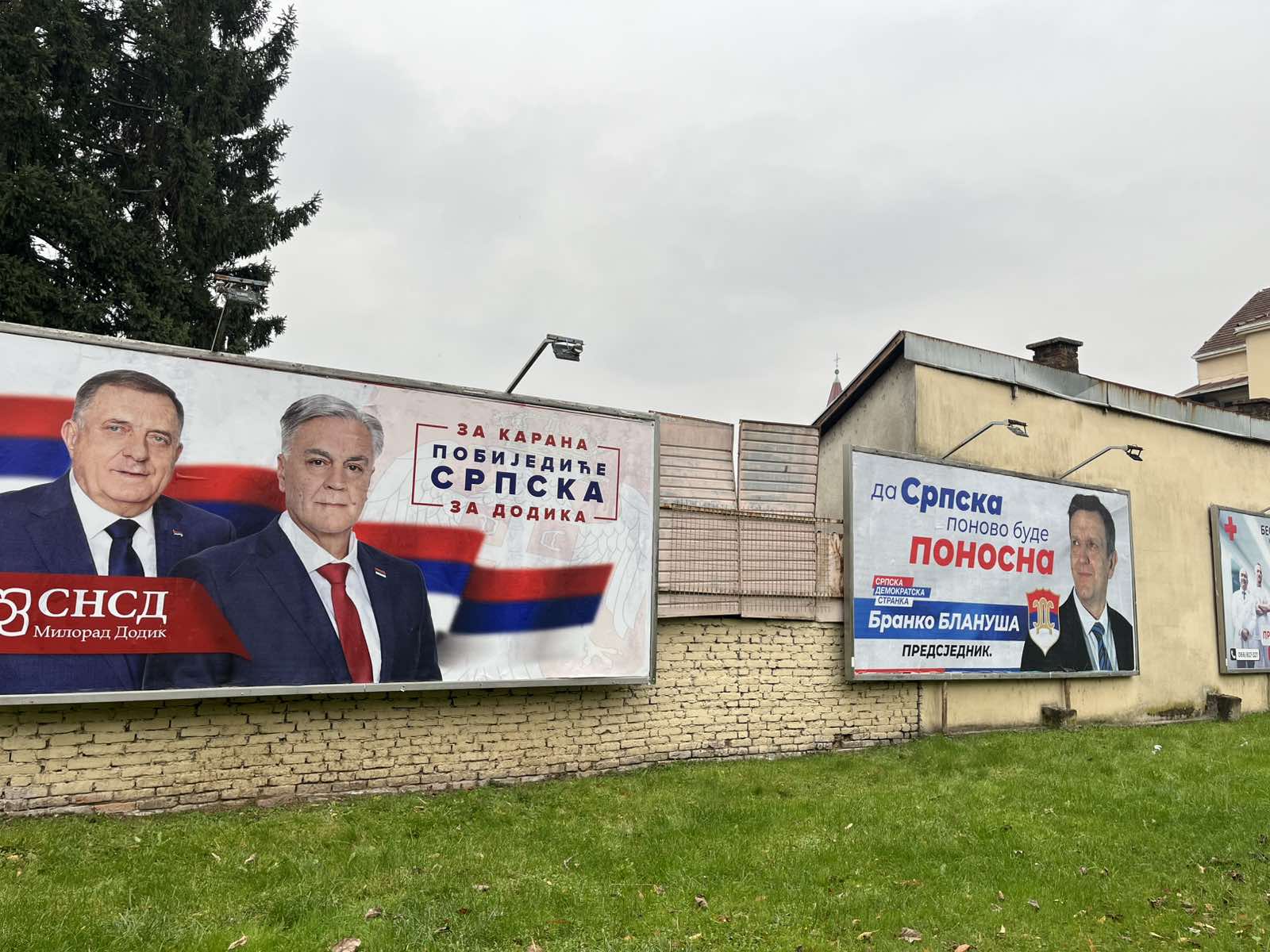  Plakati za prijevremene izbore u RS 