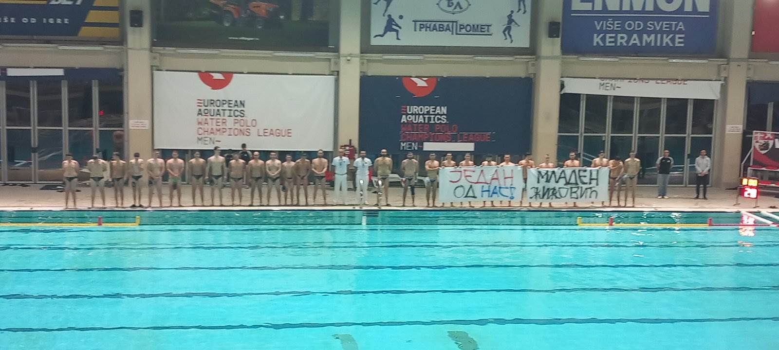  Vaterpolisti Borca istakli transparent za Mladena Žižovića  
