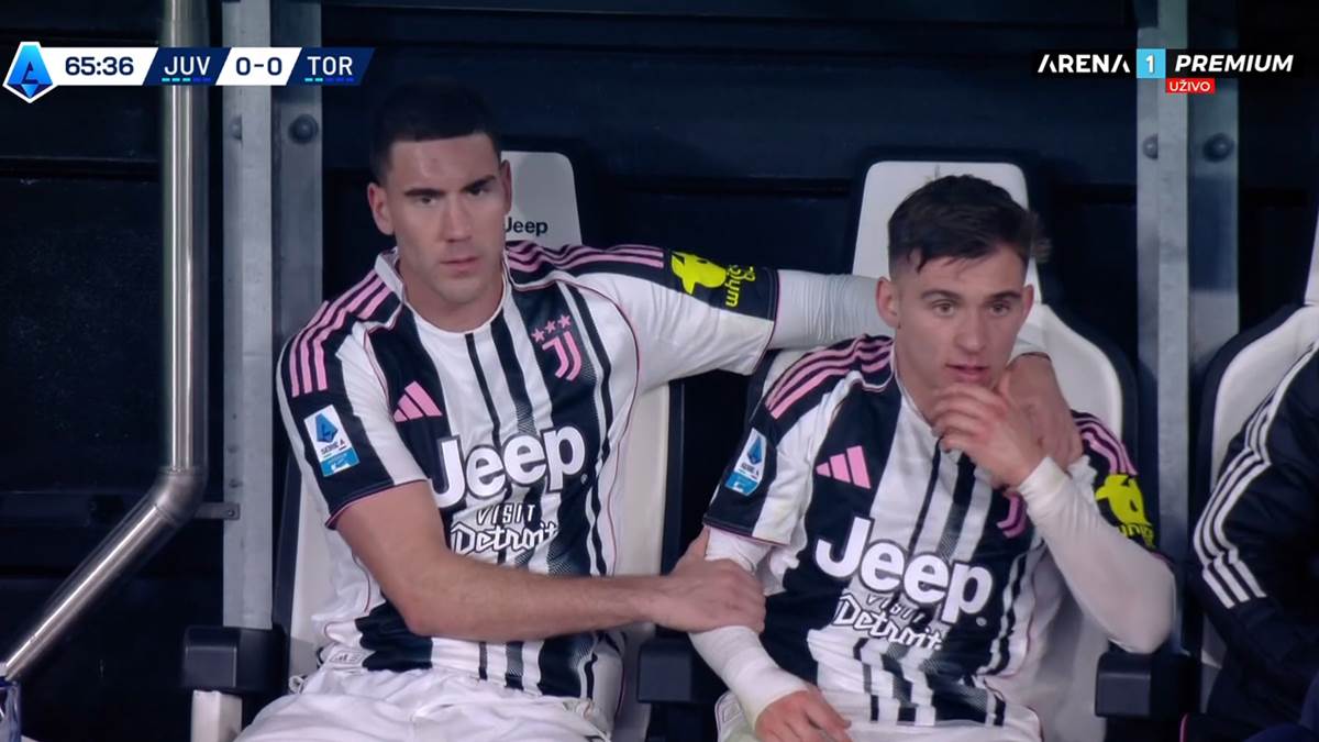  Vlahović smirivao saigrača nakon izmjene  