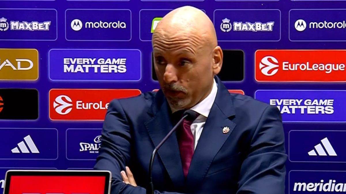  Saša Obradović  traži da navijači podrže Uroša Plavšića 