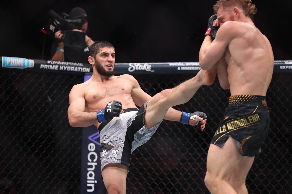  Islam Mahačev ima dva UFC pojasa  