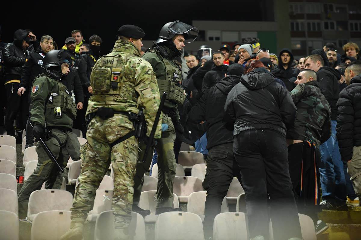  Rumuni skandirali Srbija Srbija u Zenici  