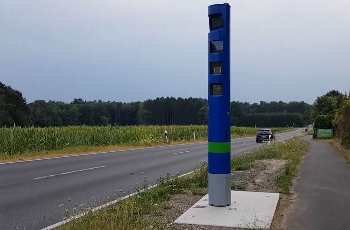  čemu služe plavi stubovi na putevima u njemačkoj 