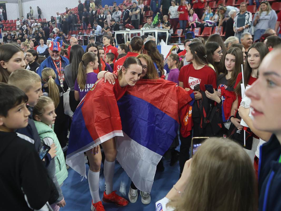  Srbija je izgubila od Mađarske u rukometu 