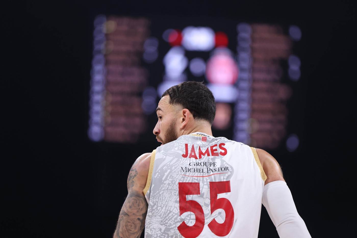  Majk dzejms suspendovan zbog napada na sudiju 