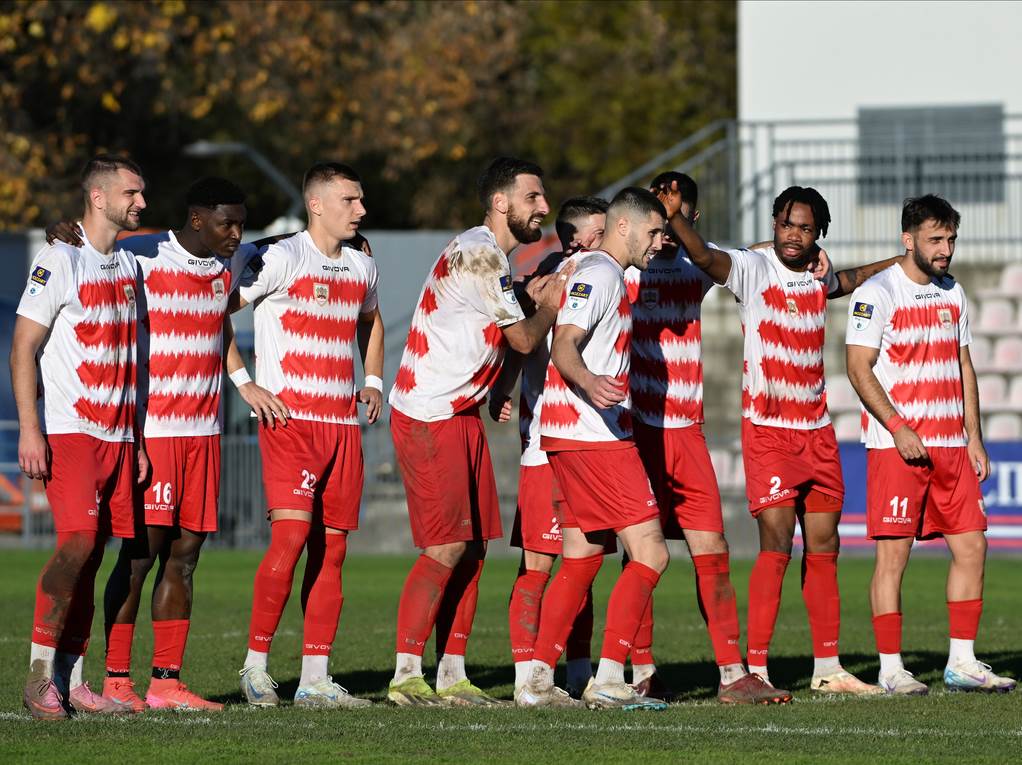  Navijači Borca iz Čačka slupali autobus Crvene zvezde 