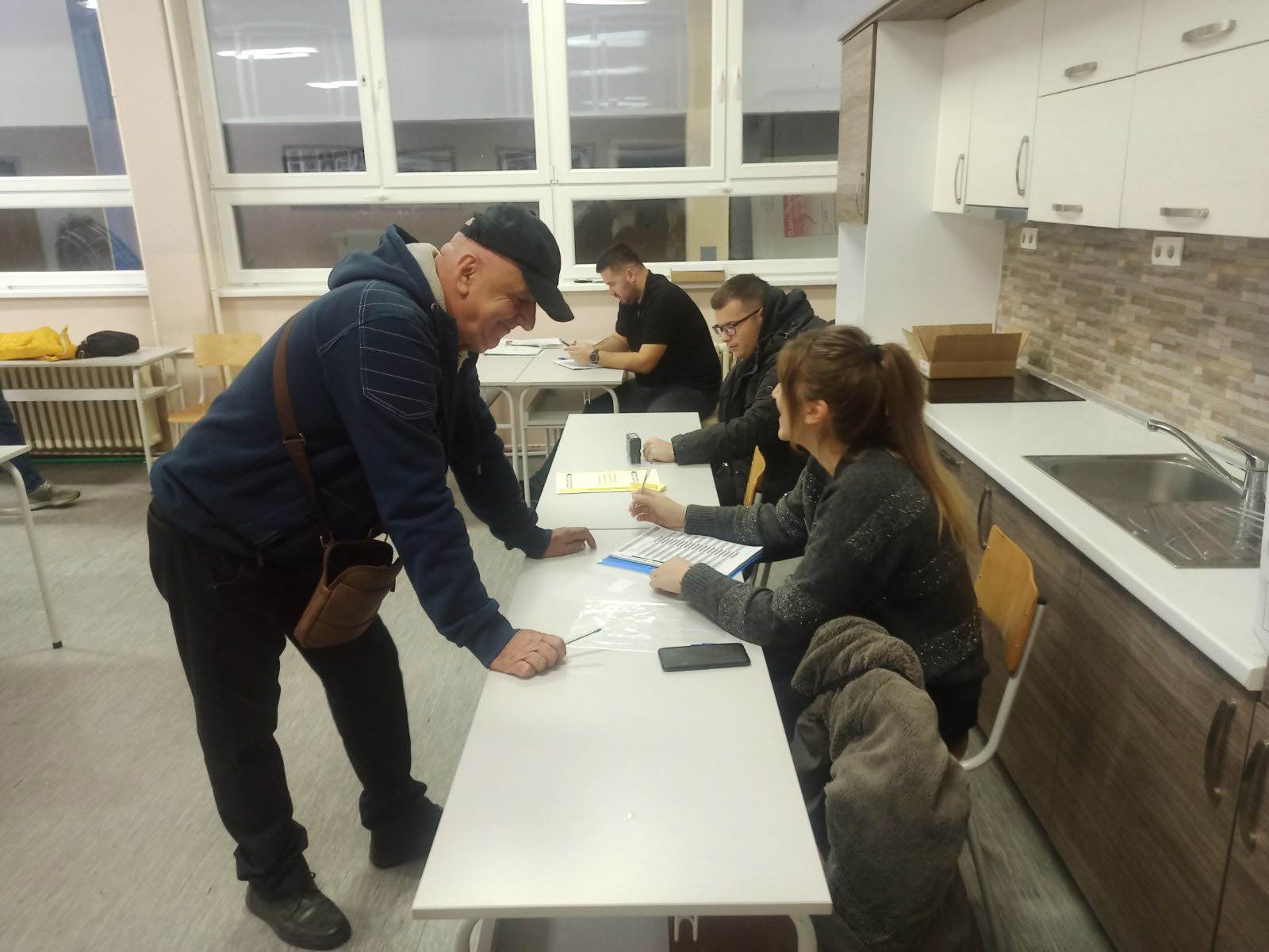  Izborne nepravilnosti i izlaznost do 15 časova 