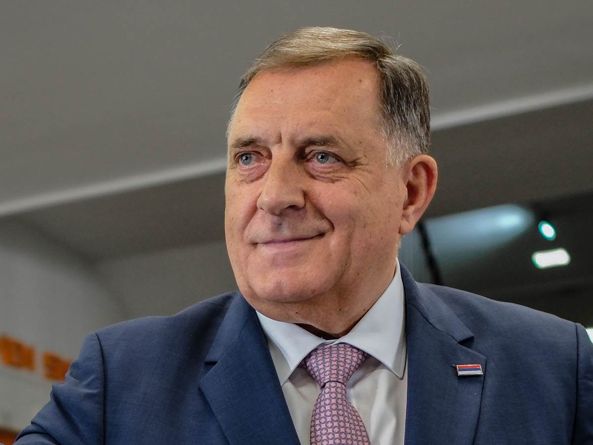 Dodik zapjevao zbog pobjede na izborima 