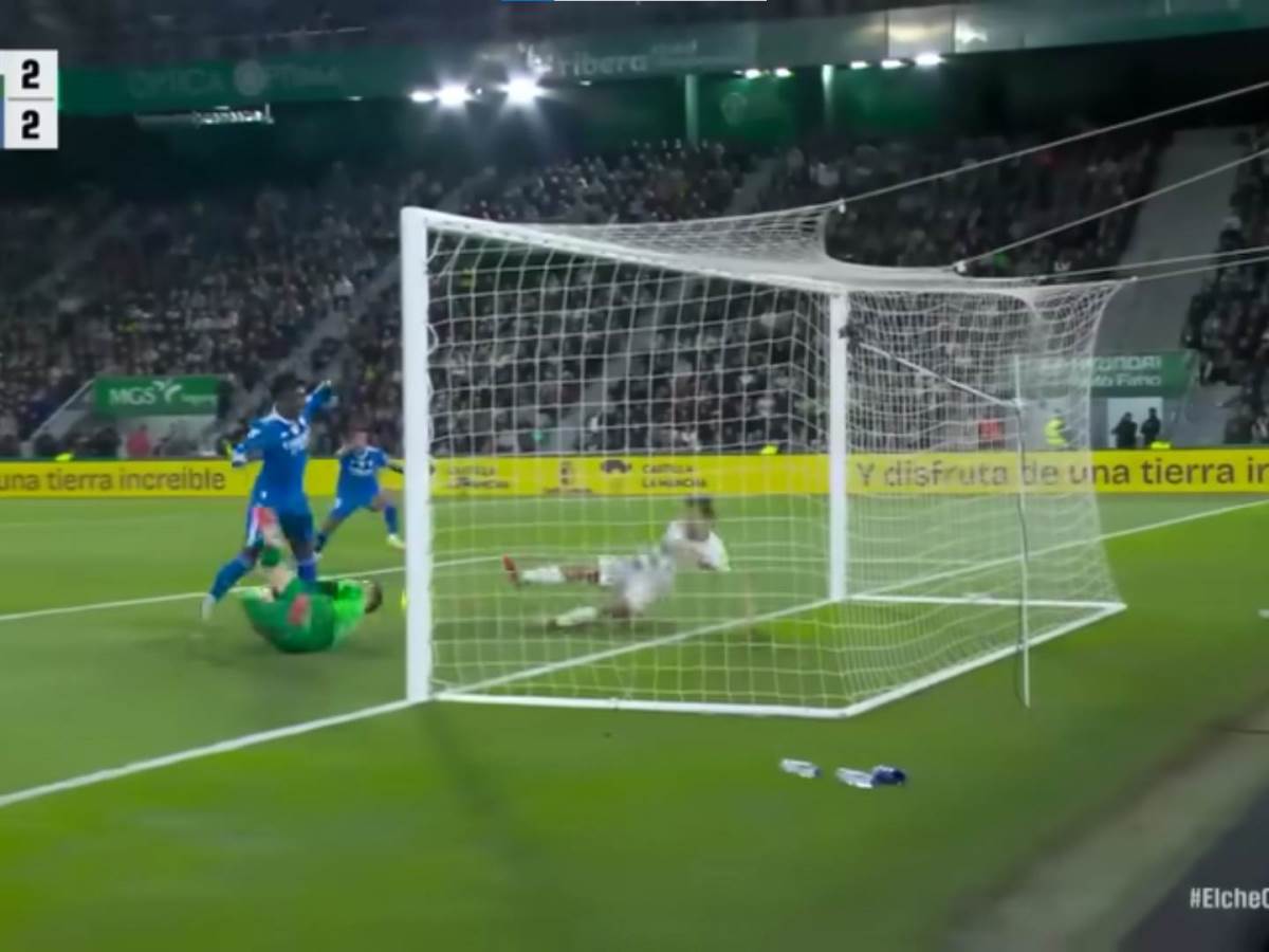  Vinisijus Žunior udario golmana nogom u glavu a gol priznat 