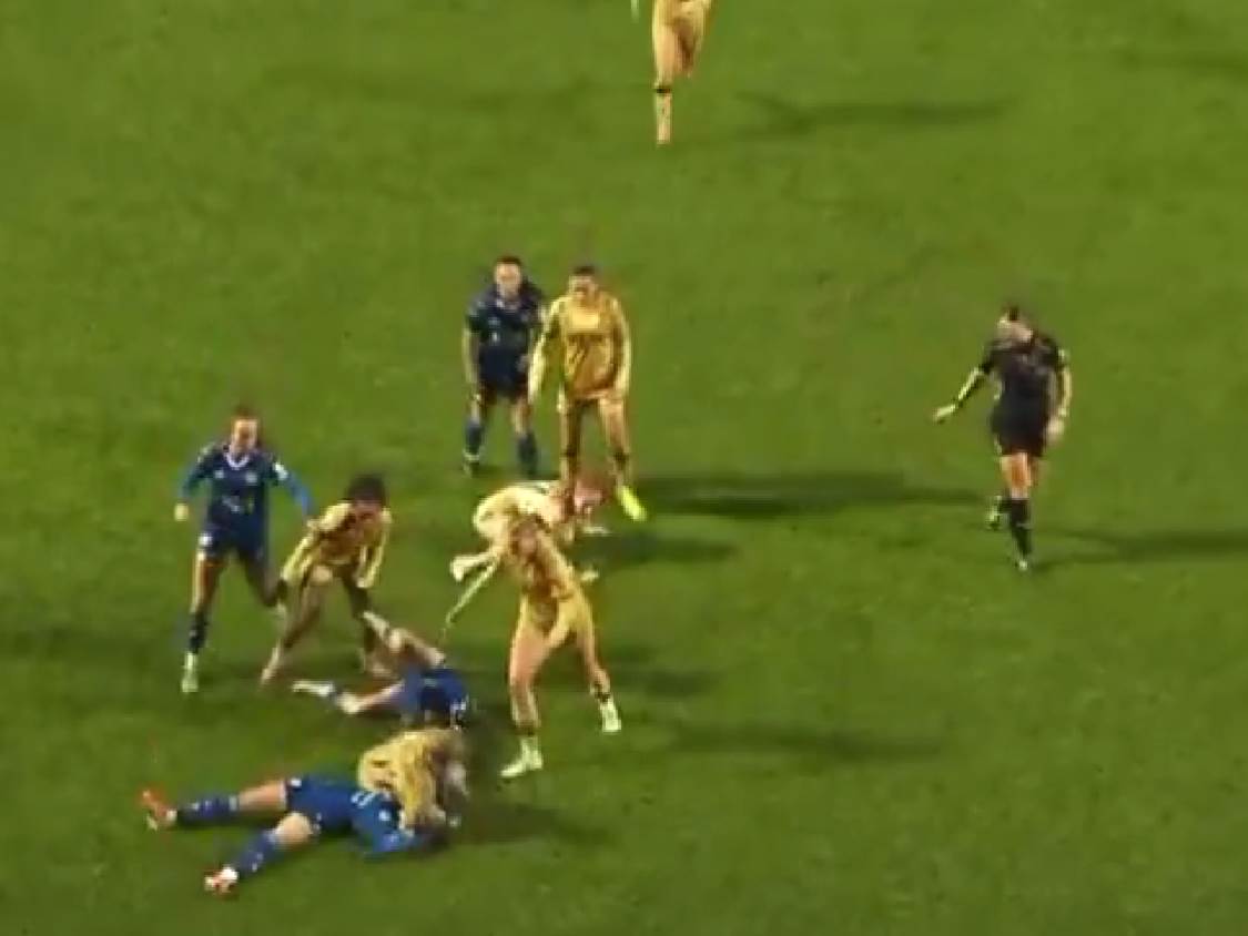  Engleska fudbalerka faul  