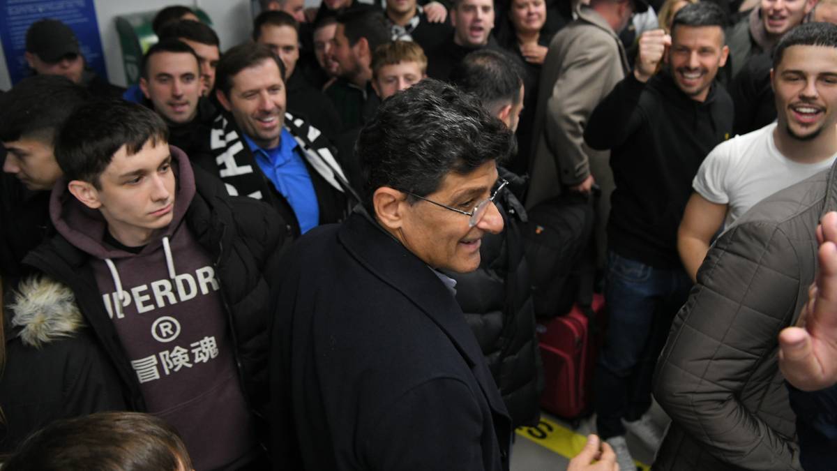  Miodrag Belodedić na aerodromu sreo navijače Parttizana 