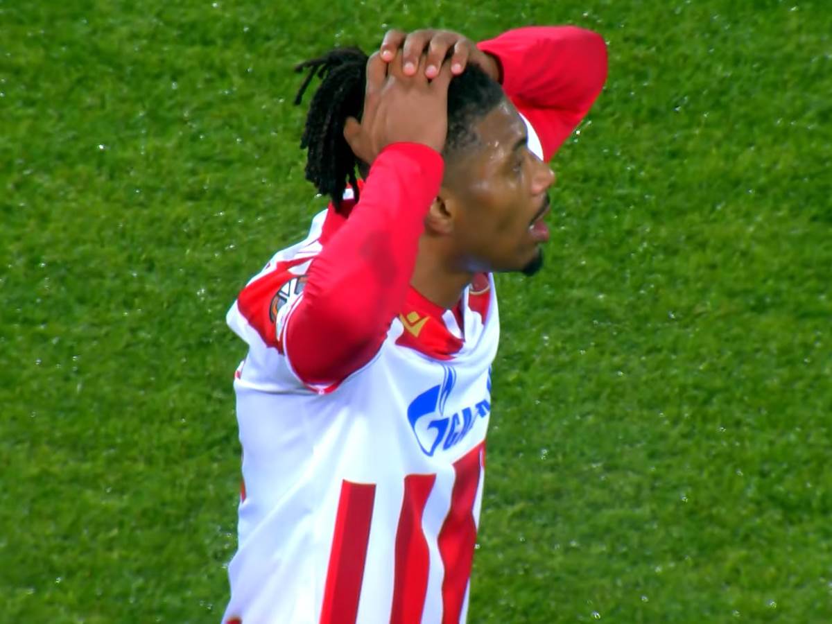  Tebo Učena dobio crveni karton na utakmici Crvena zvezda Steaua 