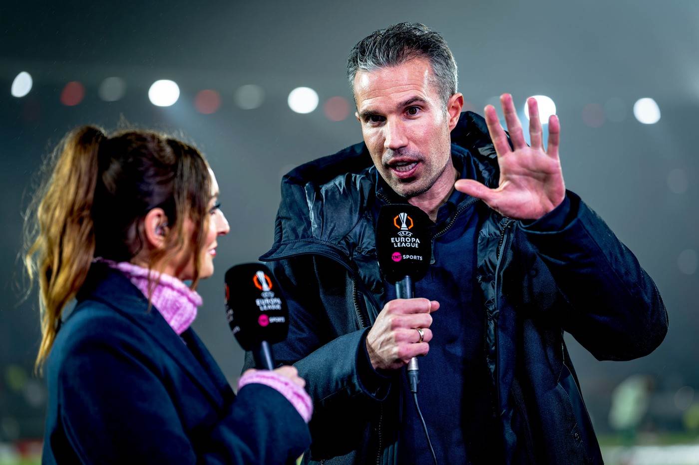  Robina Van Persija napali jer je uveo u igru svog sina 