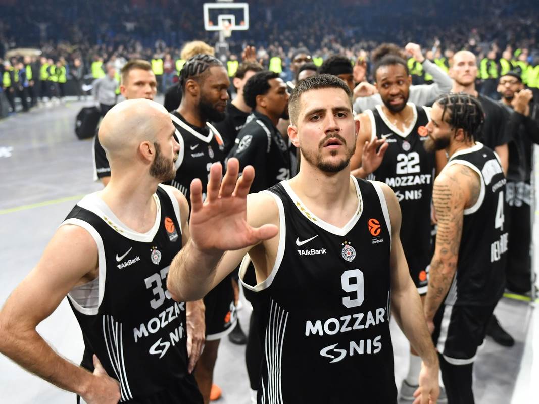  Navijači Partizana skandirali Željko Obradović 